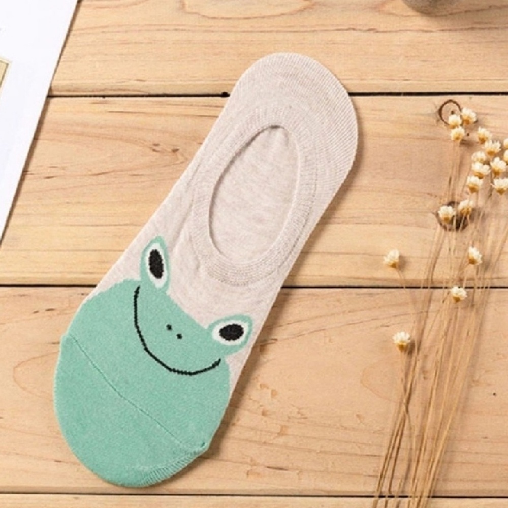SOLD.             3 for $10)Cute Frog No-Show Socks